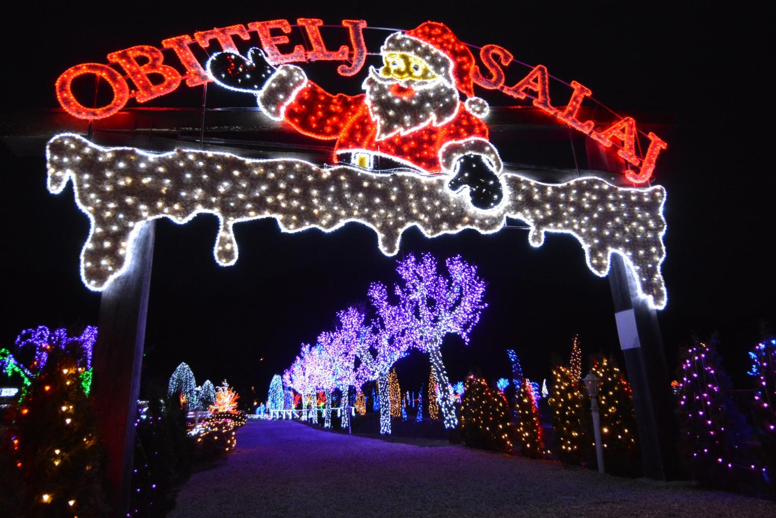 Uz 2,5 milijuna lampica zasjala ovogodišnja božićna bajka u Salajlandu Uz 2,5 milijuna lampica zasjala ovogodišnja božićna bajka u Salajlandu