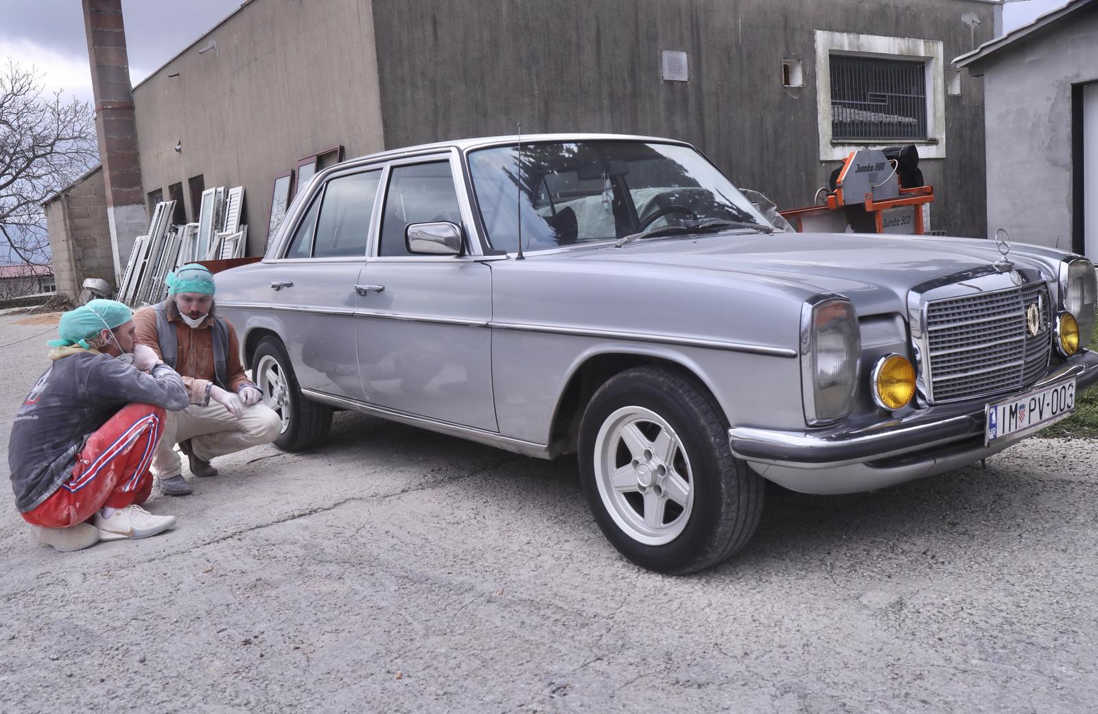 Mladi europski kipari stigli u Imotski, punom parom rade spomenik kultnom Mercedesu Mladi europski kipari stigli u Imotski, punom parom rade spomenik kultnom Mercedesu