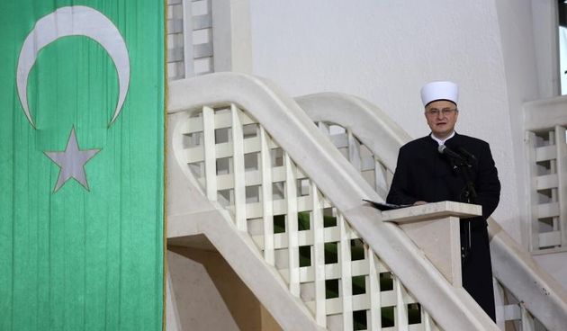 Klanjanjem sabah-namaza, jutarnjom molitvom, u dzamiji je pocela proslava prvog dana ramazanskog Bajrama. Ramazanski Bajram sredisnji je blagdan islamske religije te se slavi nakon tridesetodnevnog posta. Sredisnju molitvu, bajram-namaz, u Islamskom centr