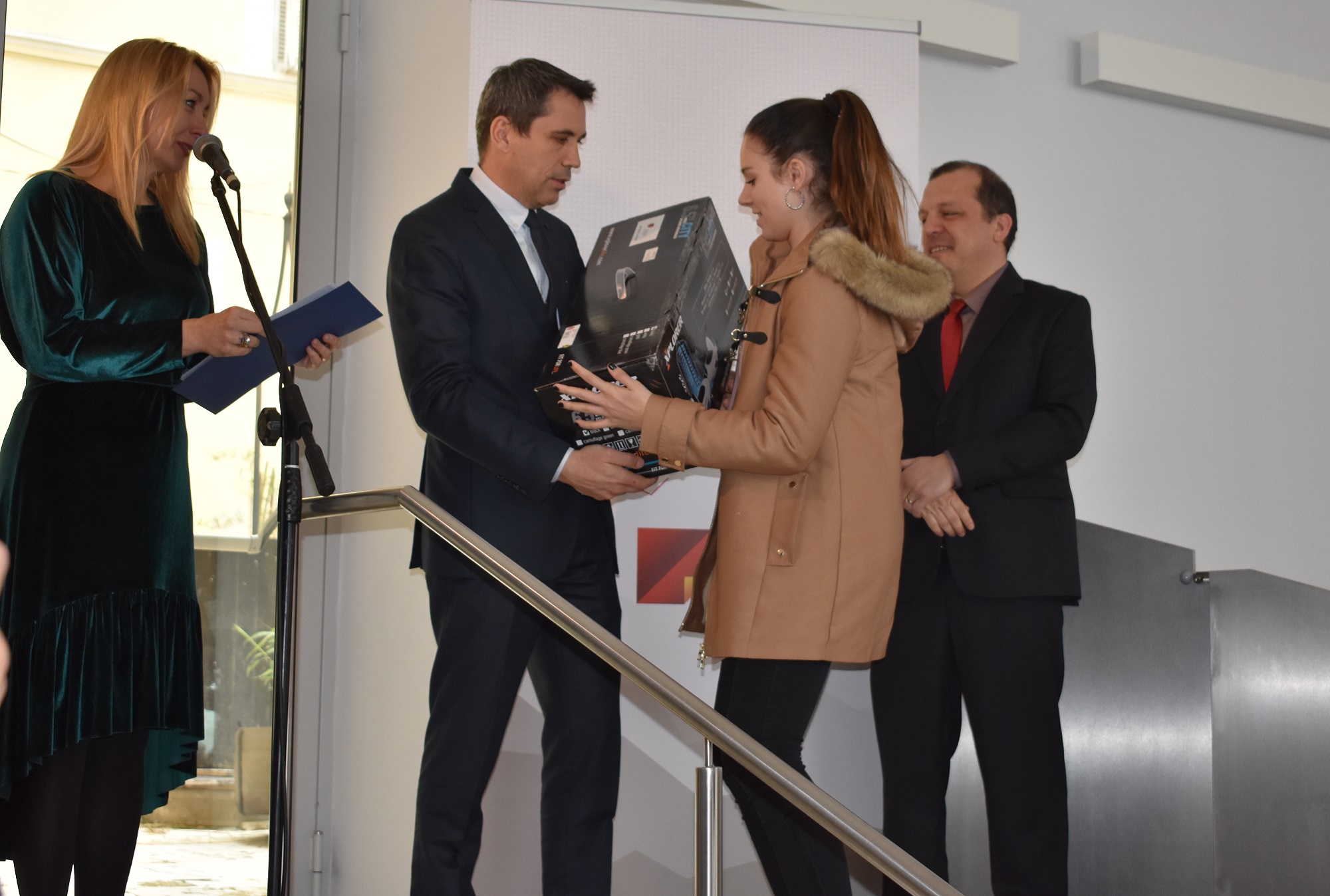 Dodjela nagrada učenicima za radove na natječaju “Hrvatska kakvu želimo” Dodjela nagrada učenicima za radove na natječaju “Hrvatska kakvu želimo”