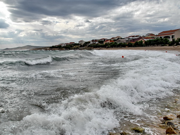 Olujna bura u Ražancu 15. srpnja 2016. Foto:Leo Kvarantan Olujna bura u Ražancu 15. srpnja 2016. Foto:Leo Kvarantan
