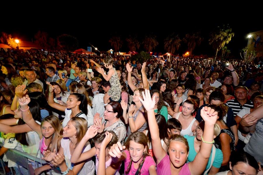 Vir : Colonia rasplesala tisuće posjetitelja na Viru ; foto Iva Perinčić Vir : Colonia rasplesala tisuće posjetitelja na Viru ; foto Iva Perinčić