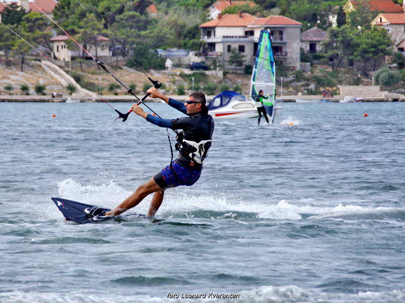 Kite surferi guštaju u Ninu