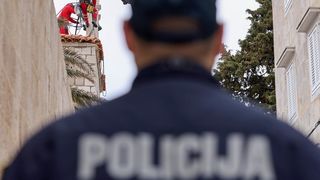 Uklanja se zvono s Kneževog dvora u Pagu Uklanja se zvono s Kneževog dvora u Pagu