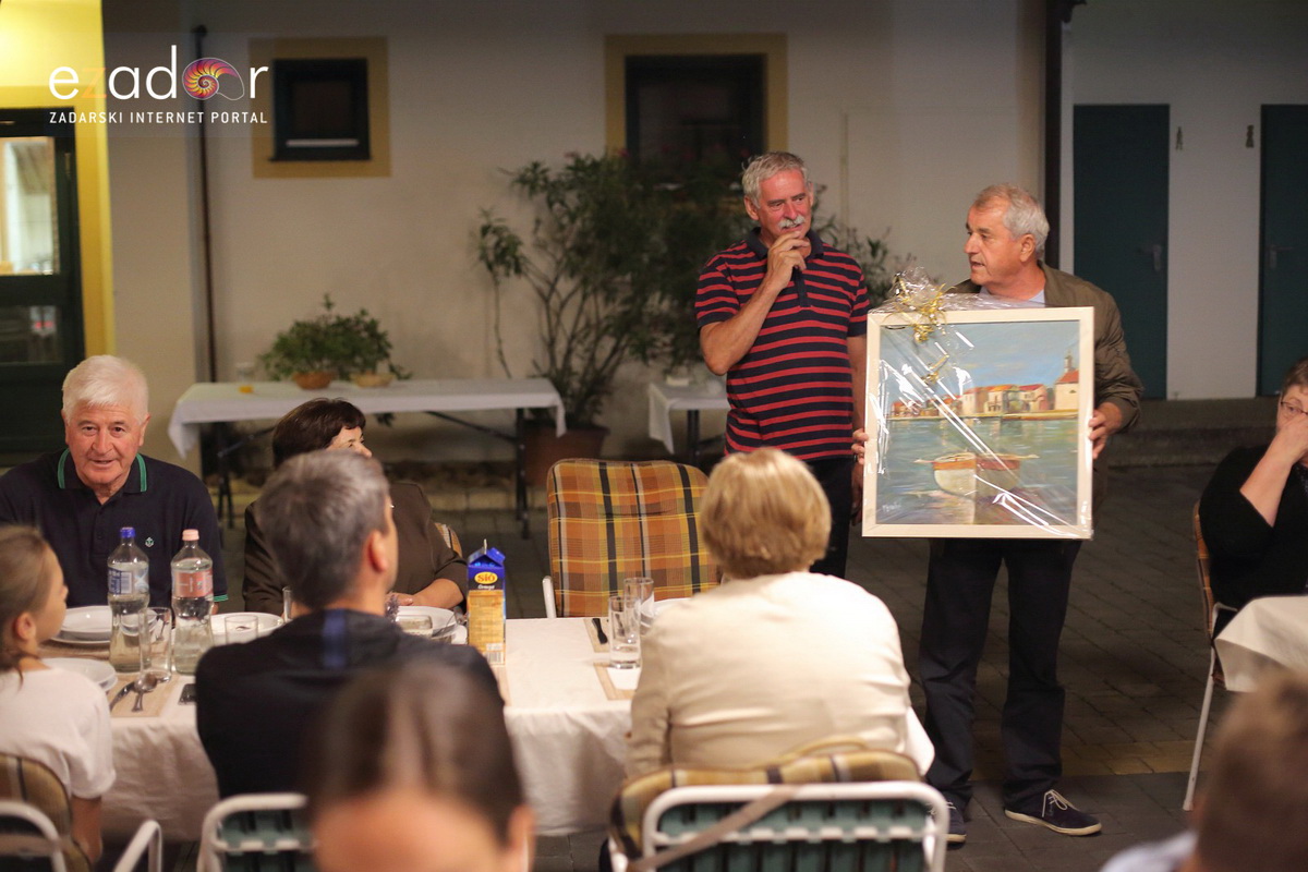 Bibinjci gradišćanskim Hrvatima darovali 1.82 metara visok kip sv. Roka Bibinjci gradišćanskim Hrvatima darovali 1.82 metara visok kip sv. Roka