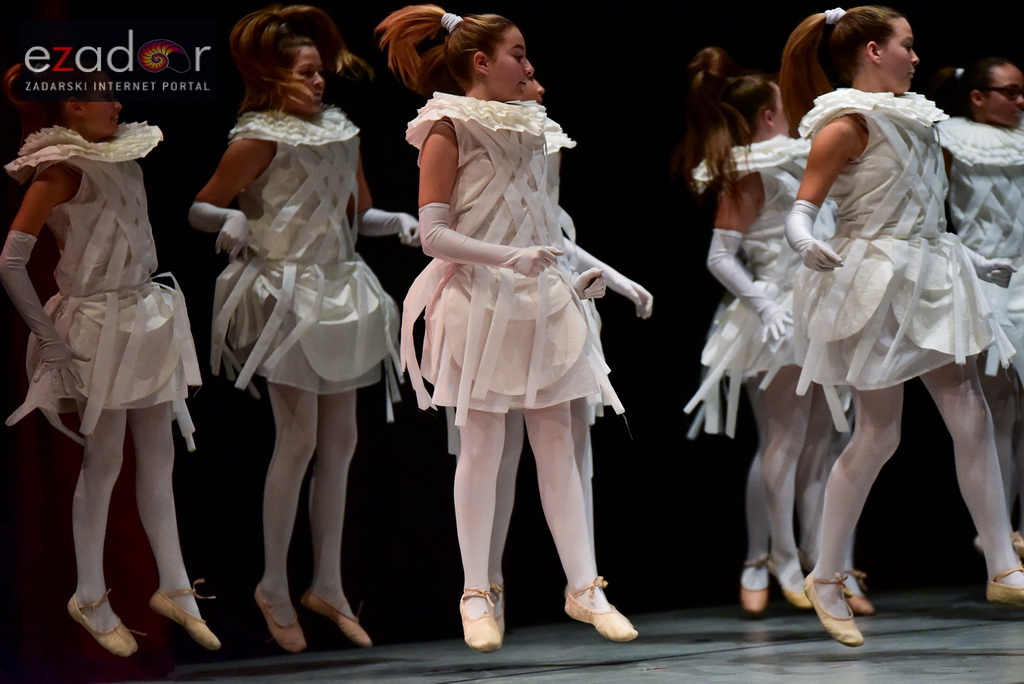 Predstava “Odgojoj” Plesne udruge Gesta u HNK Zadar