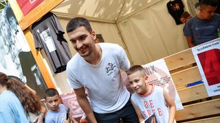 Druženje s košakašima povodom 60. rođendana Dražena Petrovića Druženje s košakašima povodom 60. rođendana Dražena Petrovića