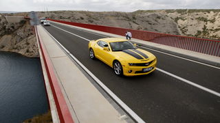 Zadar, 091111.
U Zadru je danas zapocelo predstavljanje novog Chevroletovog automobila Camaro. Novi model Chevroleta privukao je veliki broj novinara iz inozemstva koji ce ovih dana vrsiti testiranje Camara.
Foto: Jure Miskovic / CROPIX Zadar, 091111.
U Zadru je danas zapocelo predstavljanje novog Chevroletovog automobila Camaro. Novi model Chevroleta privukao je veliki broj novinara iz inozemstva koji ce ovih dana vrsiti testiranje Camara.
Foto: Jure Miskovic / CROPIX