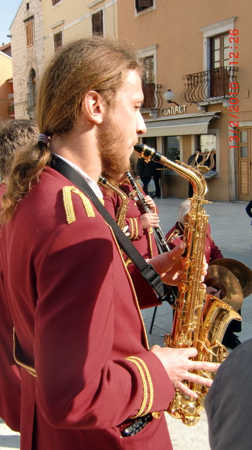 Zadarski karneval 2010: KUD “Druzina” Pag na Narodnom trgu
