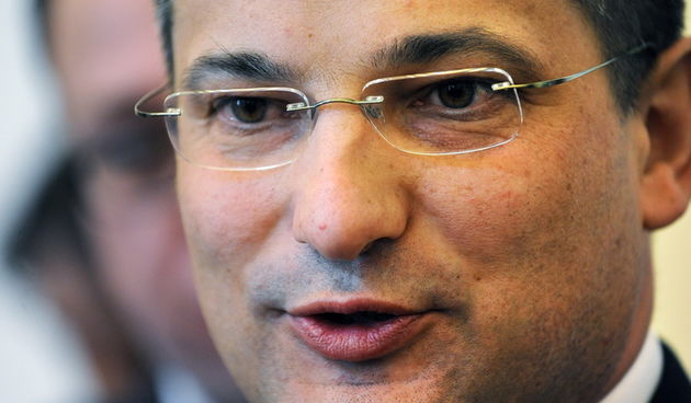 Zadar, 100413.
Ministar pravosudja Orsat Miljenic posjetio je Zupanijski sud u Zadru gdje je razgovarao s predsjednikom Vrhovnog suda Brankom Hrvatinom, v. d. predsjednikom Zupanijskog suda u Zadru Vladimirom Mikolcevicem, te predsjednicima opcinskih i pr