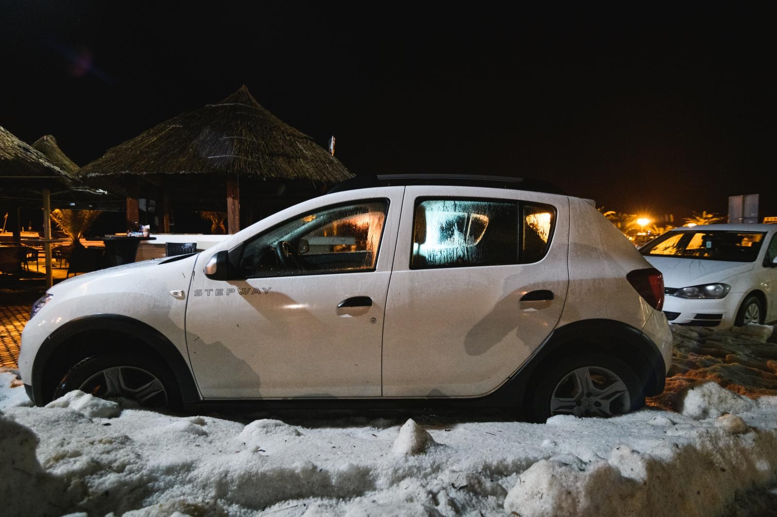 U Pakoštanima padala tuča više od 30 minuta i zabijelila cijelo mjesto U Pakoštanima padala tuča više od 30 minuta i zabijelila cijelo mjesto