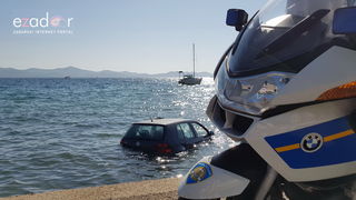 Divljao golfom po Brodarici pa završio u moru kod HAZU-a Divljao golfom po Brodarici pa završio u moru kod HAZU-a