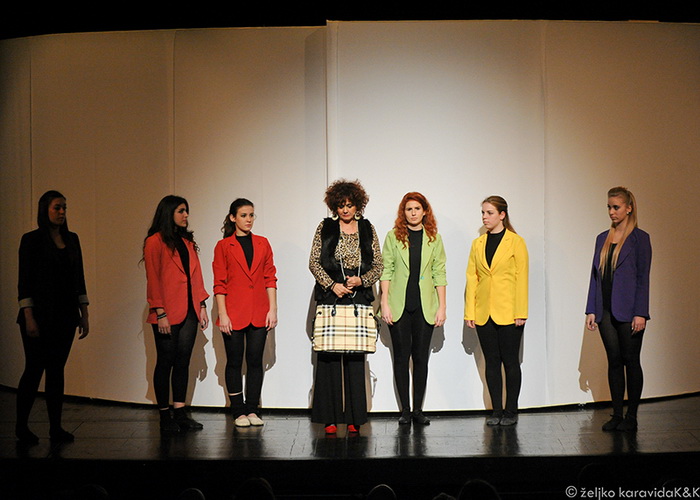 Plesna udruga Gesta: Božićni šoping u SuperOvoj, Foto: Željko Karavida Plesna udruga Gesta: Božićni šoping u SuperOvoj, Foto: Željko Karavida