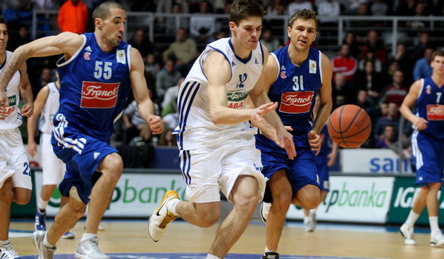 Zadar, 291211.Dvorana na Visnjiku.Kosarkaski Kup Kresimira Cosica.Cetvrtfinale: Zadar – Cibona.Na fotografiji: Ivica Radic, igrac Zadra.Foto: Andrija Lucic / CROPIX