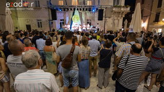 Svečani doček svjetskih prvaka Mihovila i Šime Fantele na Narodnom trgu Svečani doček svjetskih prvaka Mihovila i Šime Fantele na Narodnom trgu