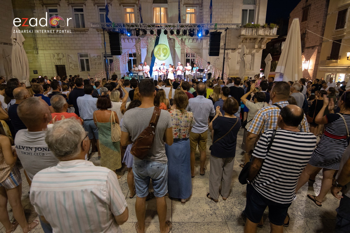Svečani doček svjetskih prvaka Mihovila i Šime Fantele na Narodnom trgu Svečani doček svjetskih prvaka Mihovila i Šime Fantele na Narodnom trgu