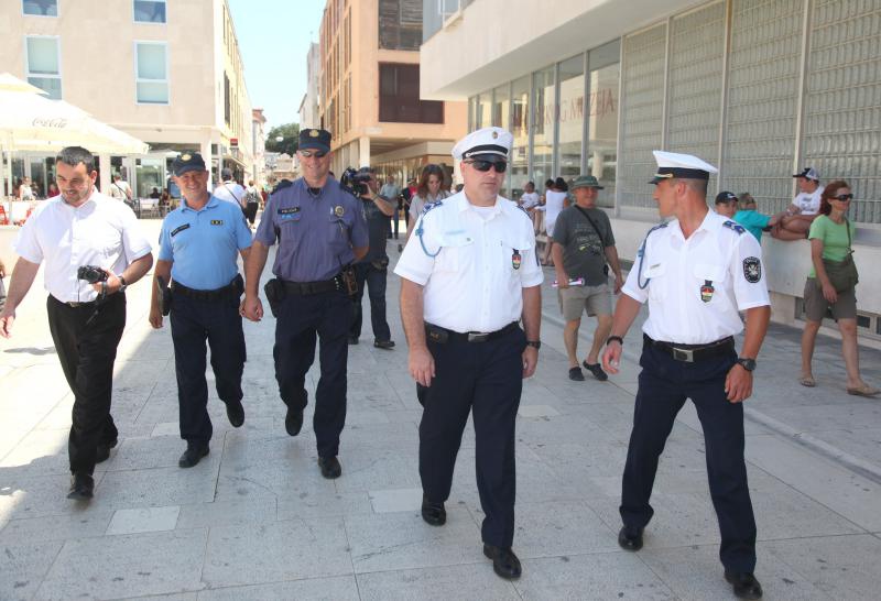 08.07.2013., Zadar – Press konferencija u policiji zadarskoj. Predstavljanje stranih policajaca iz Slovacke i Madjarske koji ce ovo ljeto zajedno s hrvatskim kolegama kontrolirati strane turiste a najvise turiste iz zemalja iz kojih su i policajci. Slovac