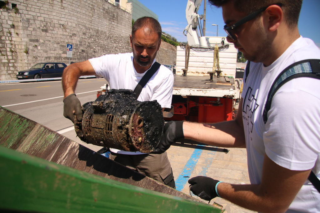 Ekološka akcija “Daj ruku za Jazine” Ekološka akcija “Daj ruku za Jazine”