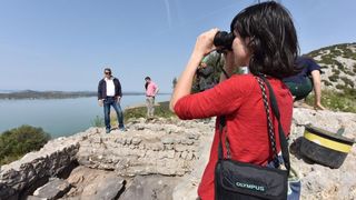 Park prirode Vransko jezero: Predstavljena pronađena utvrda iz 15. stoljeća s naoružanjem na brdu Osridak-Gradina. Foto: Hrvoje Jelavić/PIXSELL Park prirode Vransko jezero: Predstavljena pronađena utvrda iz 15. stoljeća s naoružanjem na brdu Osridak-Gradina. Foto: Hrvoje Jelavić/PIXSELL