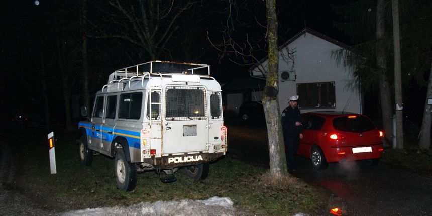 U Bukovju Krizevackom clanovi ekstremno desnicarske udruge Hrvatski nacionalisti unajmili su drustveni dom u kojem su planirali koncert na kojem su bili predvidjeni nastupi neo-nacistickih grupa. Policija je zabranila koncert i privela dvadesetak skinhead U Bukovju Krizevackom clanovi ekstremno desnicarske udruge Hrvatski nacionalisti unajmili su drustveni dom u kojem su planirali koncert na kojem su bili predvidjeni nastupi neo-nacistickih grupa. Policija je zabranila koncert i privela dvadesetak skinhead