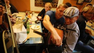 Građani se do ranih jutarnjih sati zabavljali na tradicionalnoj Varoškoj fešti, foto: Filip Brala/PIXSELL Građani se do ranih jutarnjih sati zabavljali na tradicionalnoj Varoškoj fešti, foto: Filip Brala/PIXSELL