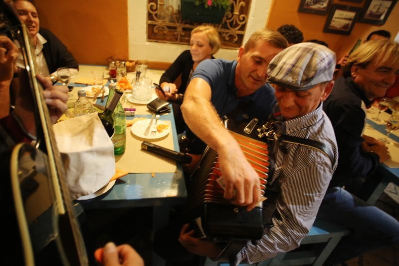 Građani se do ranih jutarnjih sati zabavljali na tradicionalnoj Varoškoj fešti, foto: Filip Brala/PIXSELL Građani se do ranih jutarnjih sati zabavljali na tradicionalnoj Varoškoj fešti, foto: Filip Brala/PIXSELL