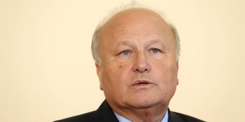 U velikoj dvorani Ministarstva financija Slavko Linic je na konferenciji za medije govorio o ostavci na mjestu ministra financija koju je danas i sluzbeno objavio premijer Zoran Milanovic. Photo: Sanjin Strukic/PIXSELL U velikoj dvorani Ministarstva financija Slavko Linic je na konferenciji za medije govorio o ostavci na mjestu ministra financija koju je danas i sluzbeno objavio premijer Zoran Milanovic. Photo: Sanjin Strukic/PIXSELL