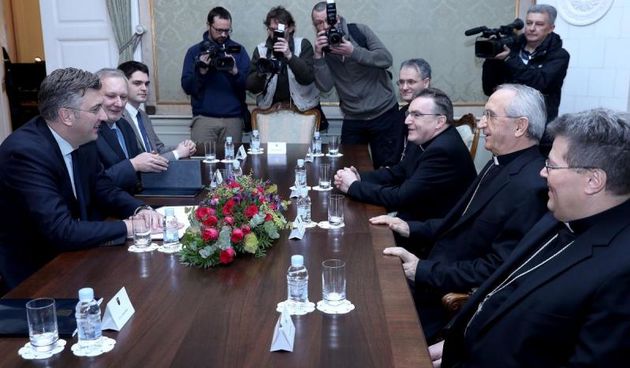 Andrej Plenkovic i svecenici HBK