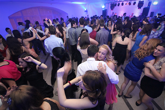 Maturalna večer Ekonomske škole (foto:Saša Čuka) Maturalna večer Ekonomske škole (foto:Saša Čuka)