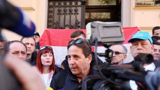 Ispred zgrade Županijskog suda održan skup podrške Stipi Petrini kojeg tuži sutkinja Maja Šupe Ispred zgrade Županijskog suda održan skup podrške Stipi Petrini kojeg tuži sutkinja Maja Šupe