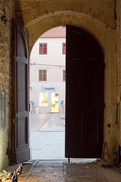 Kneževa palača, Zapis i Ankica Tomić Kneževa palača, Zapis i Ankica Tomić