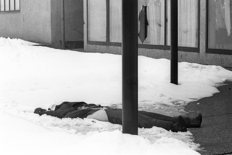 310391. ARHIVSKA FOTOGRAFIJA:
Plitvicka jezera – Akcija pripadnika za posebne namjene hrvatskog MUP-a na sam Uskrs 31.03.1991 kojom je ponovno uspostavljena policijska postaja na Plitvickim jezerima. Okrsaj je trajajo vise sati u kojoj je poginuo redarstv 310391. ARHIVSKA FOTOGRAFIJA:
Plitvicka jezera – Akcija pripadnika za posebne namjene hrvatskog MUP-a na sam Uskrs 31.03.1991 kojom je ponovno uspostavljena policijska postaja na Plitvickim jezerima. Okrsaj je trajajo vise sati u kojoj je poginuo redarstv