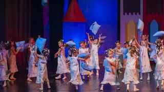 HNK Zadar: Bajka.hr Plesne udruge Gesta, Foto: Željko Karavida HNK Zadar: Bajka.hr Plesne udruge Gesta, Foto: Željko Karavida