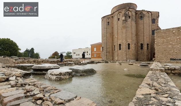 Đir gradom nakon poplave kataklizmičkih razmjera 11. rujna 2017.