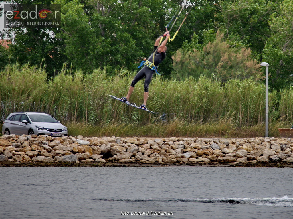 Kiteri guštali u refulima ninske bure Kiteri guštali u refulima ninske bure
