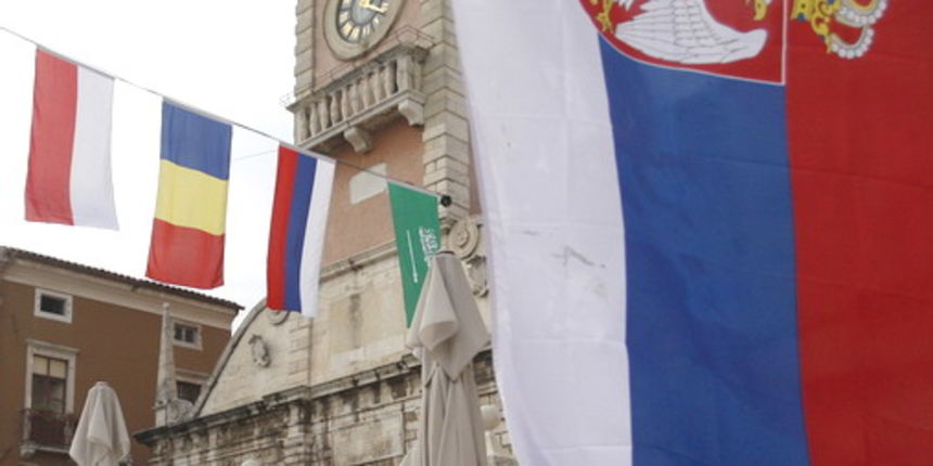 Srpska zastava na Narodnom trgu u Zadru, Jure Miskovic / CROPIX Srpska zastava na Narodnom trgu u Zadru, Jure Miskovic / CROPIX