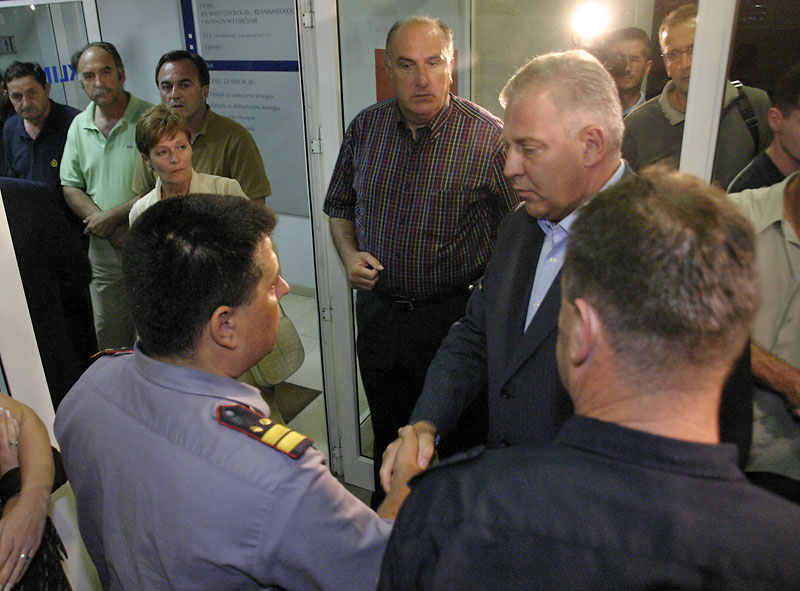 Unesreceni vatrogasci – Politicari dosli u posjet Unesreceni vatrogasci – Politicari dosli u posjet