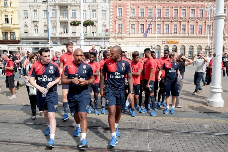 Legendarni Thierry Henry i juniori FC Arsenala prošetali Zagrebom, Photo: Patrik Maček/PIXSELL Legendarni Thierry Henry i juniori FC Arsenala prošetali Zagrebom, Photo: Patrik Maček/PIXSELL