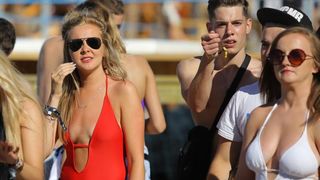 Otok Pag – Hideout festival privukao je mnogobrojnu publiku na popularnu plazu Zrce gdje se na after beach partiju u klubu Papaya plesalo cijelo poslijepodne. Photo: Filip Brala/PIXSELL