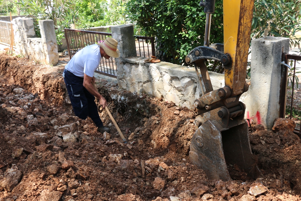 Vir: Radovi na postavljanju javne rasvjete i asfaltiranju prometnica Vir: Radovi na postavljanju javne rasvjete i asfaltiranju prometnica