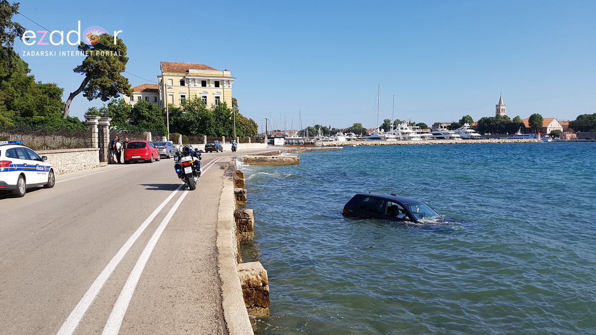 Divljao golfom po Brodarici pa završio u moru kod HAZU-a Divljao golfom po Brodarici pa završio u moru kod HAZU-a