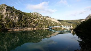 Skradin romantičan mediteranski grad na desnoj obali rijeke Krke Skradin romantičan mediteranski grad na desnoj obali rijeke Krke