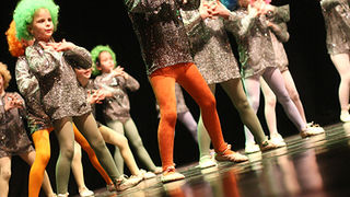 “Karnevalski vremeplov” plesne udruge “Gesta” (foto:Saša Čuka) “Karnevalski vremeplov” plesne udruge “Gesta” (foto:Saša Čuka)