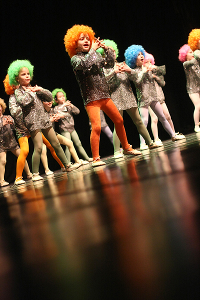 “Karnevalski vremeplov” plesne udruge “Gesta” (foto:Saša Čuka) “Karnevalski vremeplov” plesne udruge “Gesta” (foto:Saša Čuka)