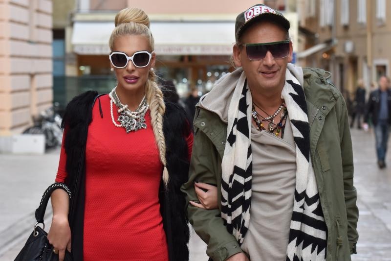 Ava Karabatić u pratnji oca Ivice dolazi na Općinski sud u Zadru gdje joj se sudi zbog ucjenjivanja profesora.  Photo: Dino Stanin/PIXSELL