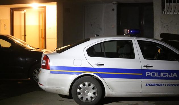 U zadarskoj cetvrti Vostarnica dogodilo se ubojstvo. Prema prvim nesluzbenim informacijama muskarac je ubio zenu. Policijski ocevid je u tijeku. Photo: Filip Brala/PIXSELL