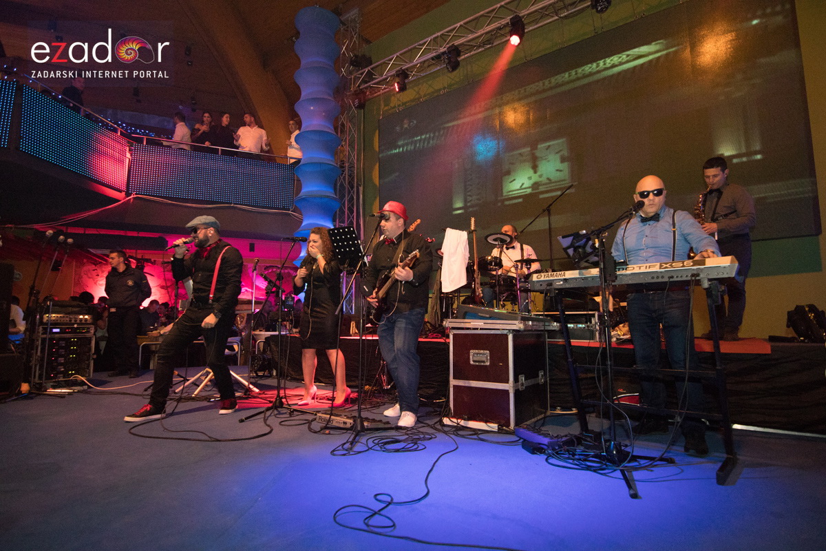 Ludnica u Saturnusu: Najbolji doček u svemiru i šire Ludnica u Saturnusu: Najbolji doček u svemiru i šire