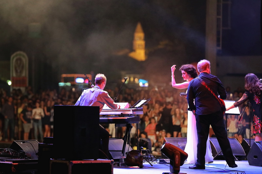 Čudesna Doris Dragović oduševila u Biogradu na Moru Čudesna Doris Dragović oduševila u Biogradu na Moru