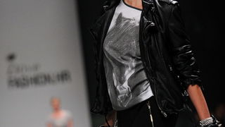 Zagreb, 290911.
Velesajam, paviljon 5.
Modne revije i poznati na Dove Fashion.hr proljece ljeto 2012. Prvi dan su izlagali kreatori Ivica Skoko, Martina Felja, AMDS by ALDUK i IK STUDIO.
Na slici: kreacije AMDS by ALDUK
Foto: Srdjan Vrancic / CROPIX Zagreb, 290911.
Velesajam, paviljon 5.
Modne revije i poznati na Dove Fashion.hr proljece ljeto 2012. Prvi dan su izlagali kreatori Ivica Skoko, Martina Felja, AMDS by ALDUK i IK STUDIO.
Na slici: kreacije AMDS by ALDUK
Foto: Srdjan Vrancic / CROPIX