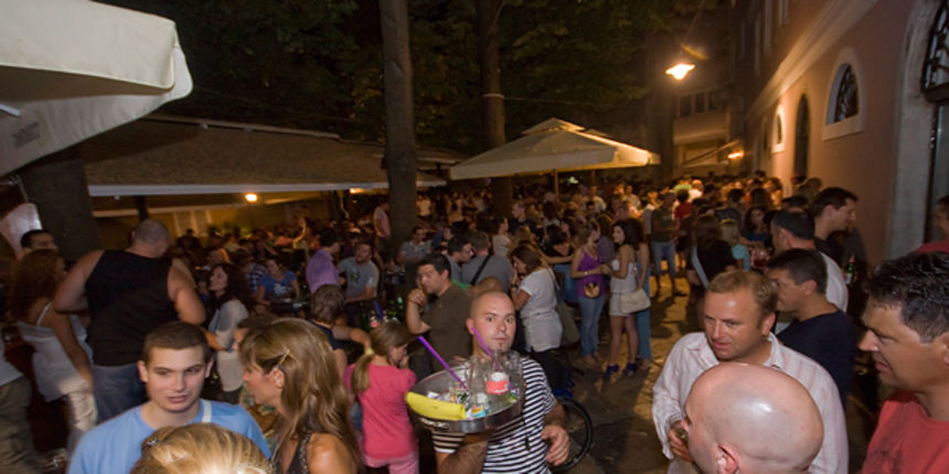 Feštica petkom 9. srpnja 2010. (foto:Saša Čuka) Feštica petkom 9. srpnja 2010. (foto:Saša Čuka)